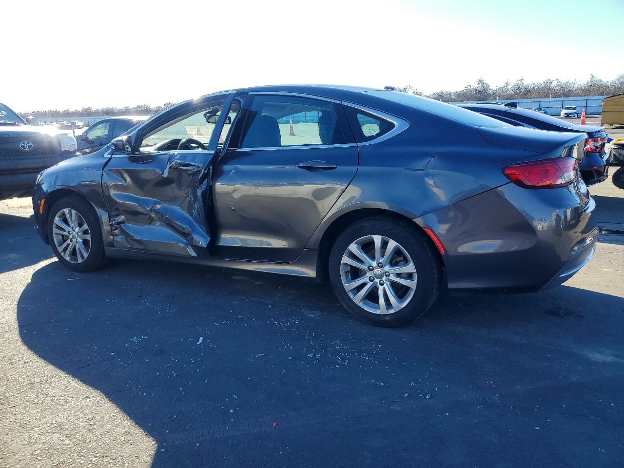 2015 CHRYSLER 200 LIMITED photo 2