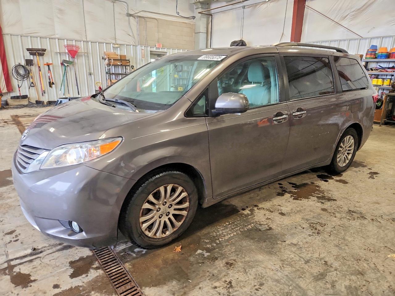 2016 TOYOTA SIENNA