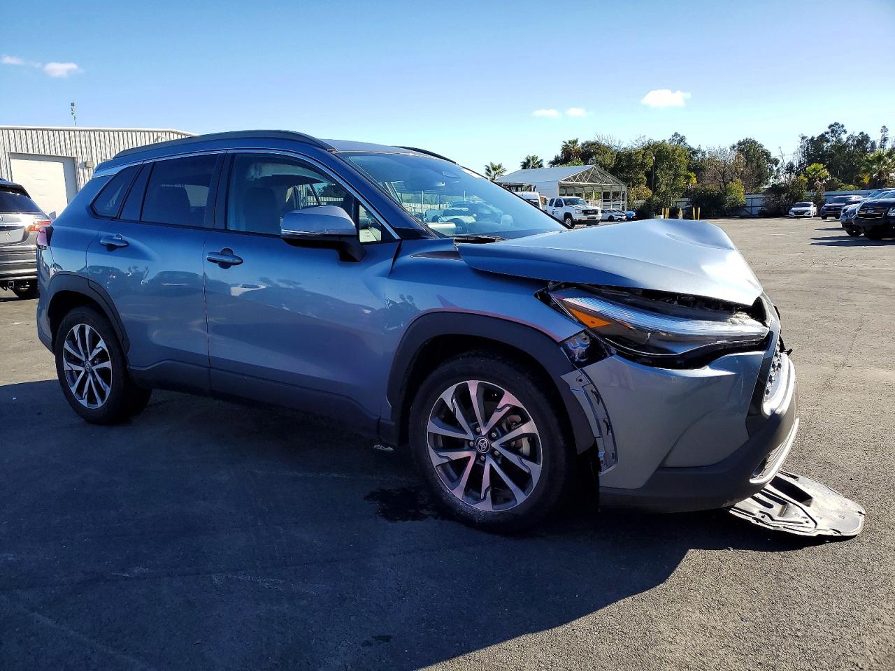 2023 TOYOTA COROLLA CROSS XLE photo 4