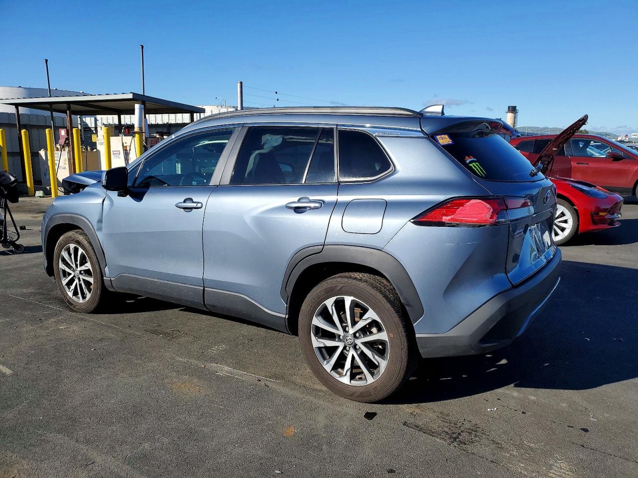 2023 TOYOTA COROLLA CROSS XLE photo 2