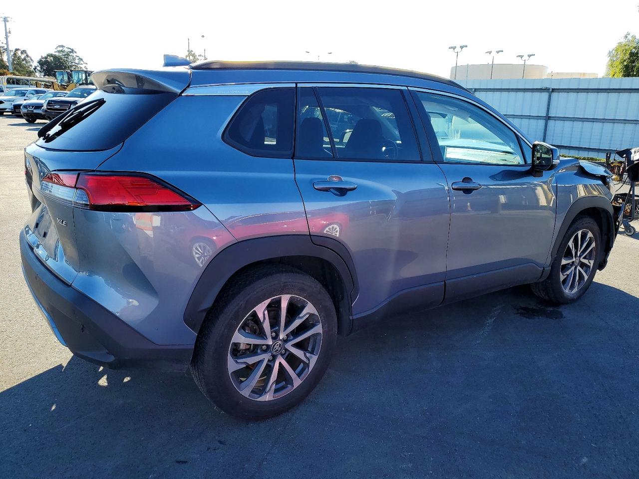 2023 TOYOTA COROLLA CROSS XLE photo 3