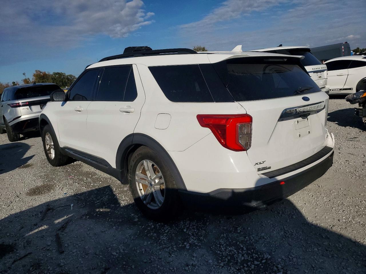 2020 FORD EXPLORER XLT photo 2