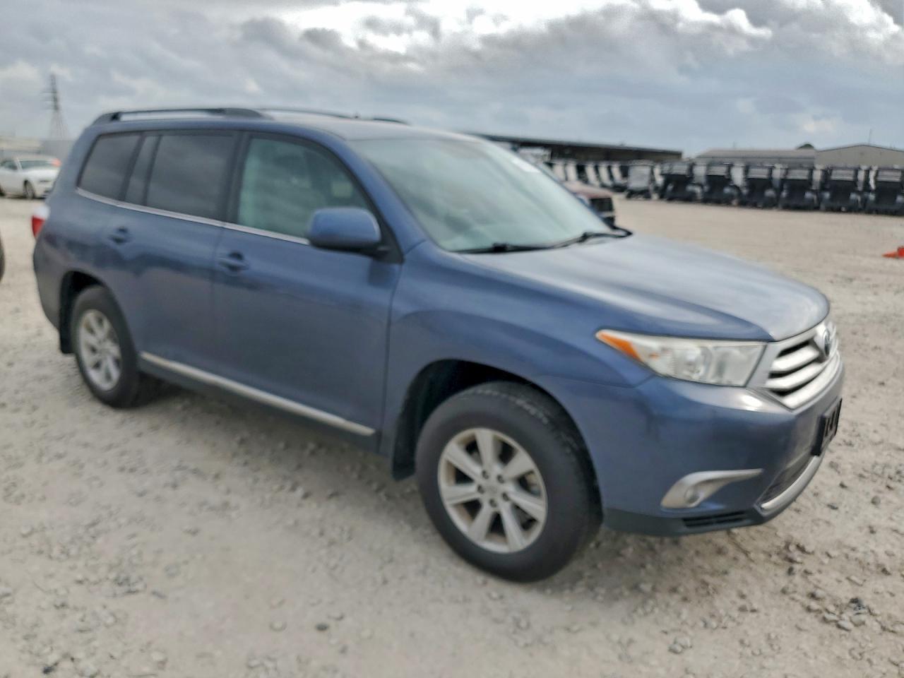 2013 TOYOTA HIGHLANDER BASE photo 4