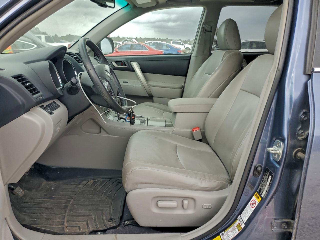 2013 TOYOTA HIGHLANDER BASE photo 7