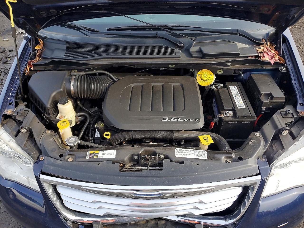 2015 CHRYSLER TOWN & COUNTRY TOURING photo 11