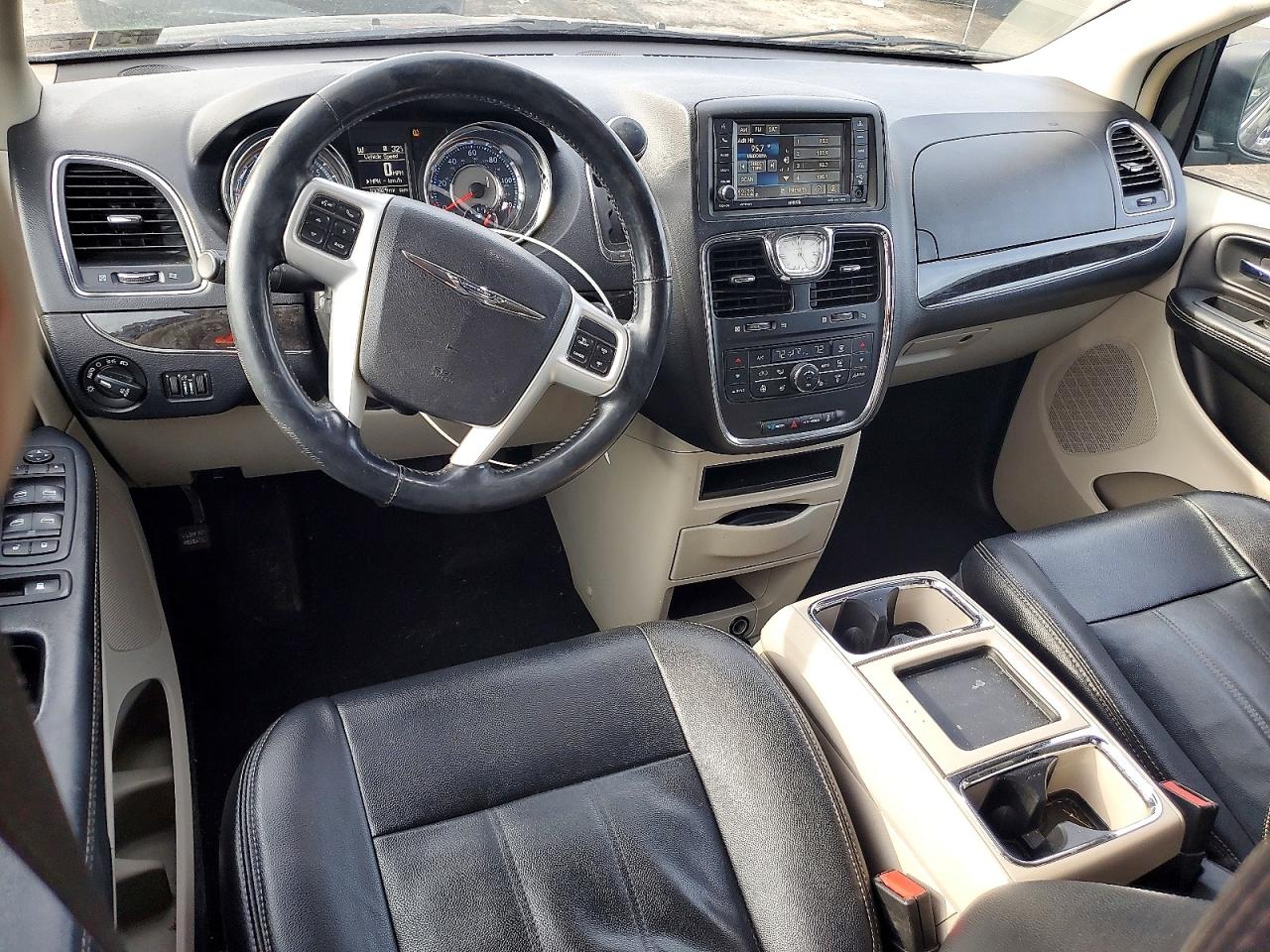 2015 CHRYSLER TOWN & COUNTRY TOURING photo 8