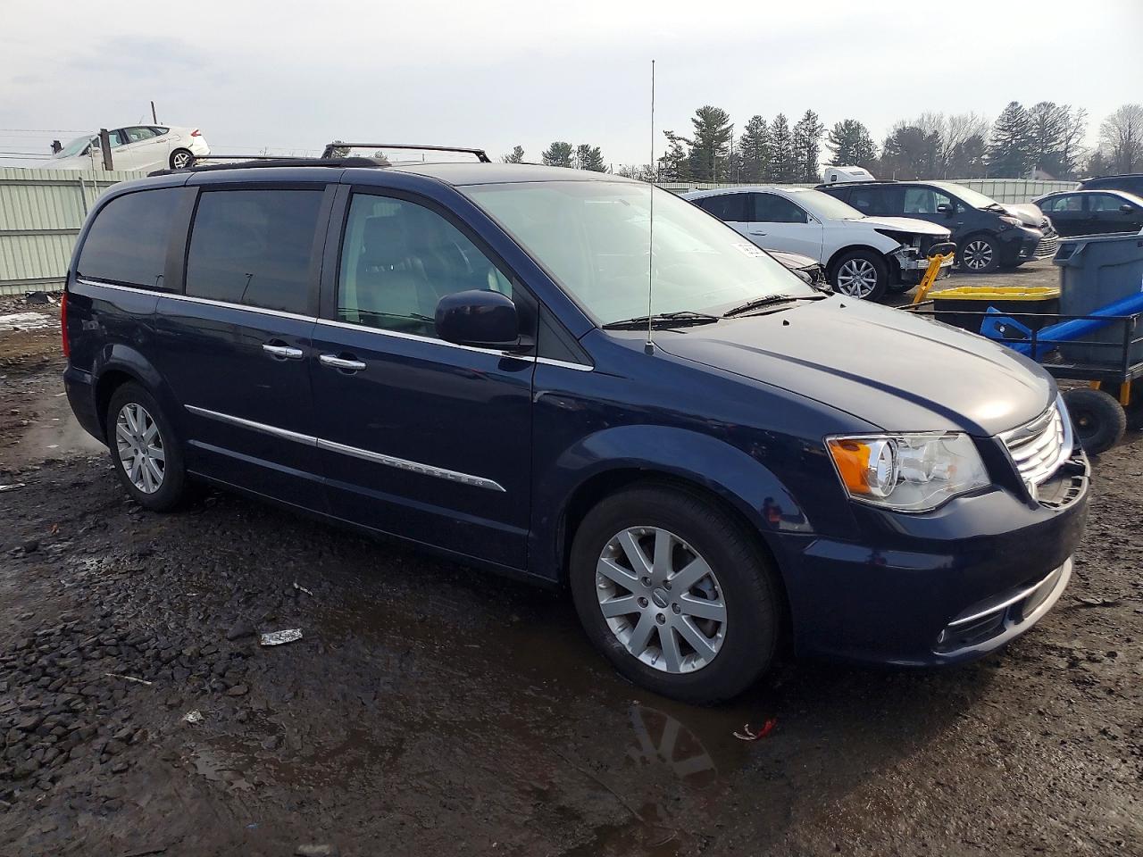 2015 CHRYSLER TOWN & COUNTRY TOURING photo 4