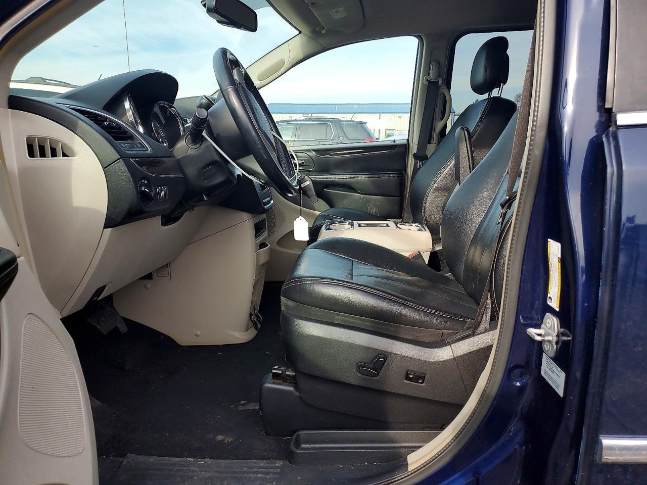 2015 CHRYSLER TOWN & COUNTRY TOURING photo 7