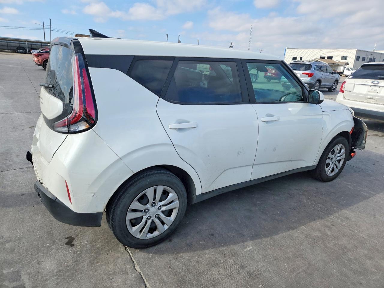 2024 KIA SOUL LX photo 3