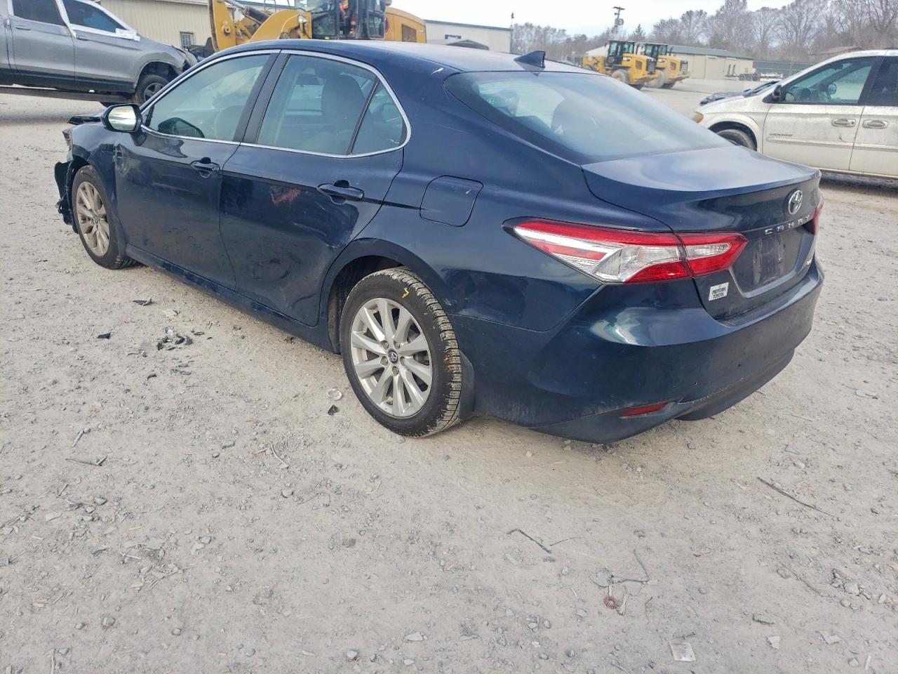 2019 TOYOTA CAMRY L photo 2