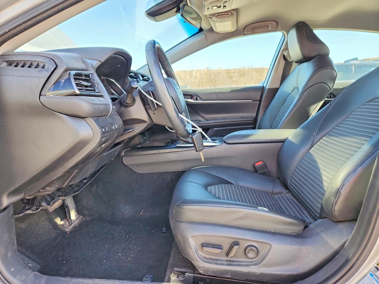2020 TOYOTA CAMRY SE photo 7
