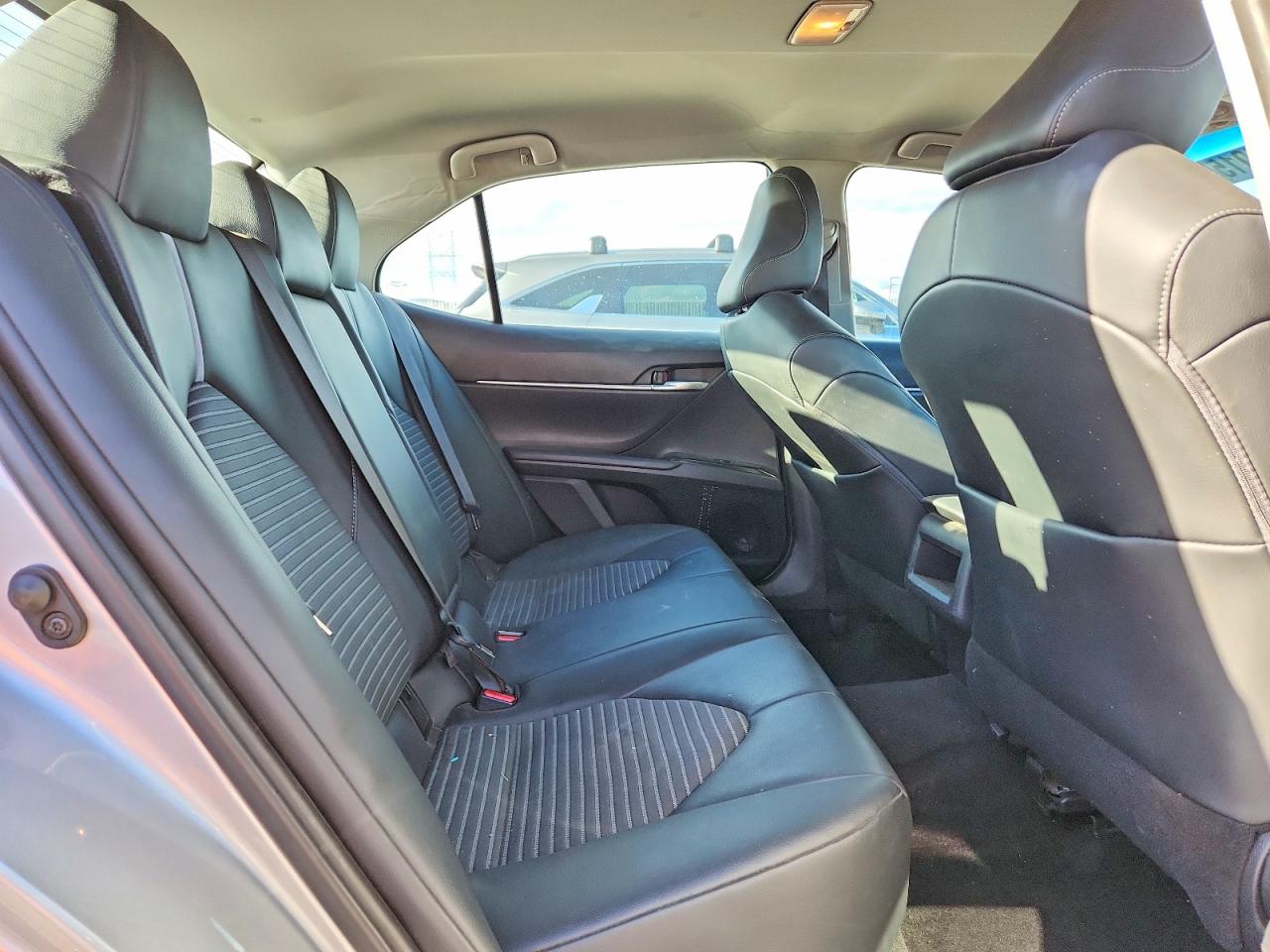 2020 TOYOTA CAMRY SE photo 10