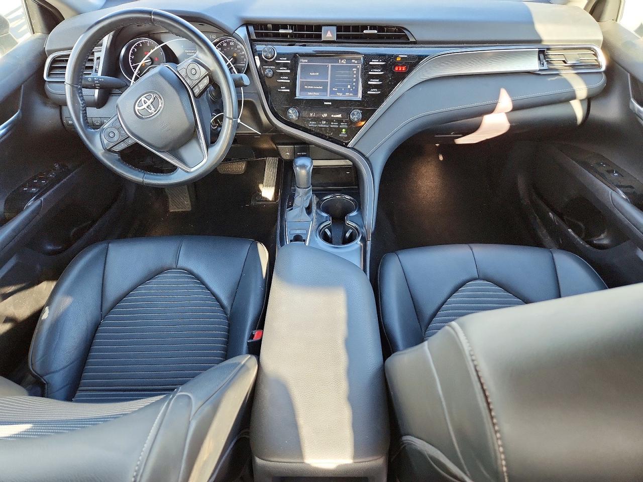 2020 TOYOTA CAMRY SE photo 8