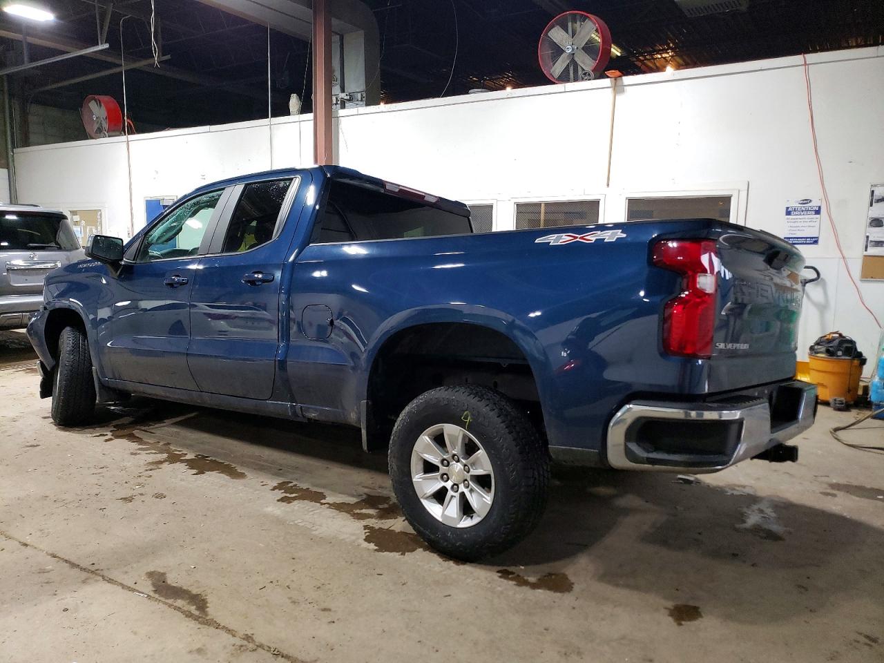 2019 CHEVROLET SILVERADO K1500 LT photo 2