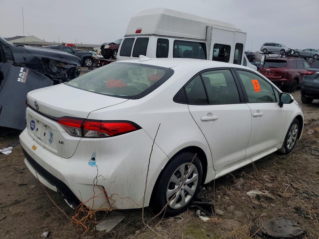 2020 TOYOTA COROLLA LE photo 3