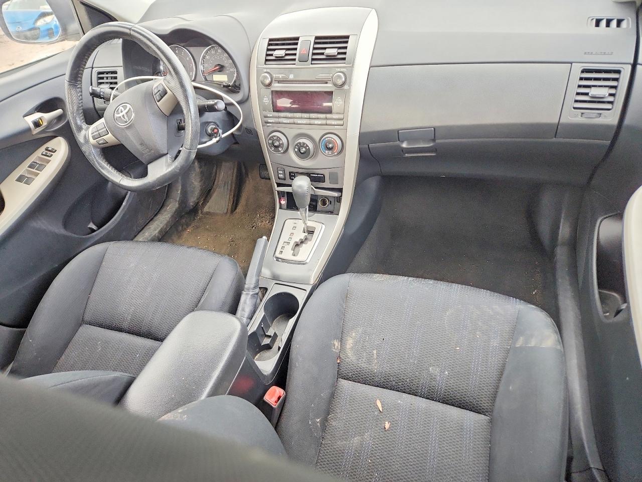 2011 TOYOTA COROLLA S photo 8