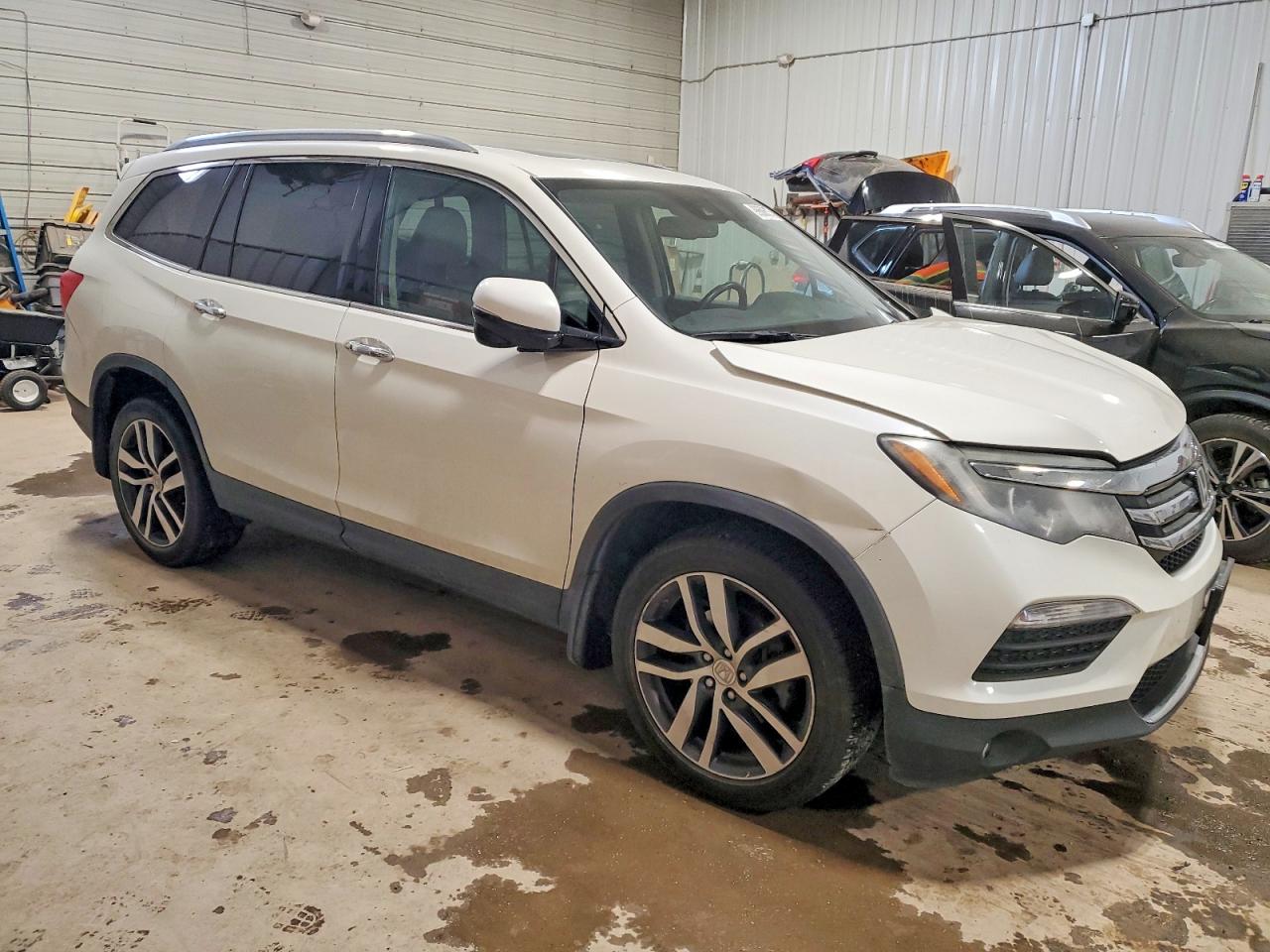 2016 HONDA PILOT TOURING photo 4