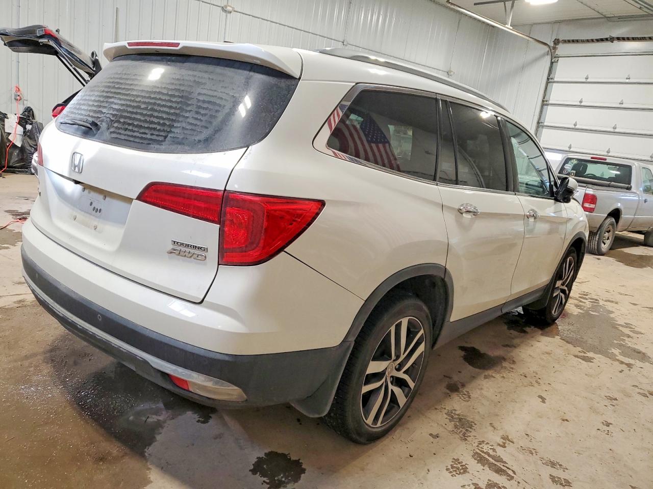 2016 HONDA PILOT TOURING photo 3