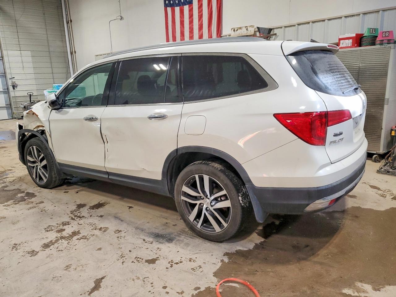 2016 HONDA PILOT TOURING photo 2