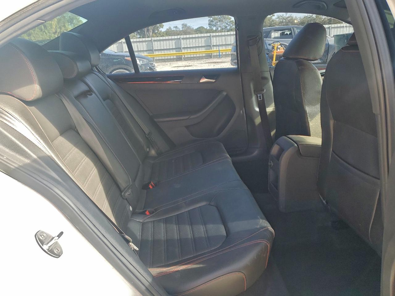 2017 VOLKSWAGEN JETTA GLI photo 10