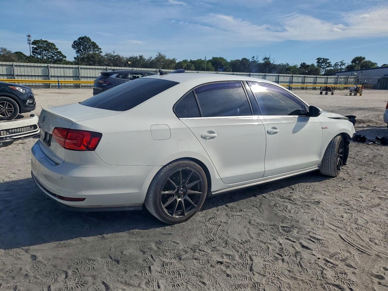 2017 VOLKSWAGEN JETTA GLI photo 3