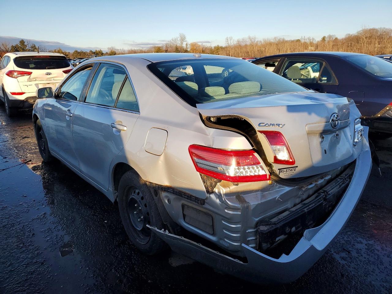 2011 TOYOTA CAMRY BASE photo 2
