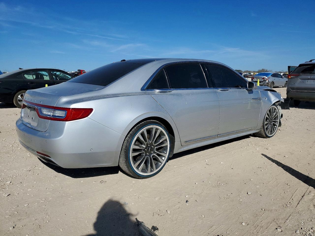 2017 LINCOLN CONTINENTAL RESERVE photo 3