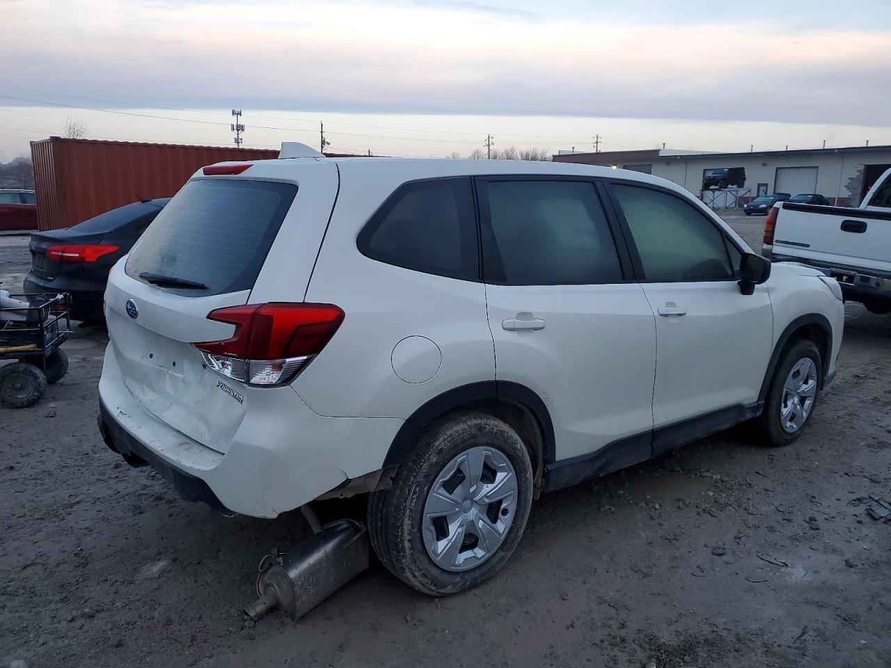 2022 SUBARU FORESTER photo 3