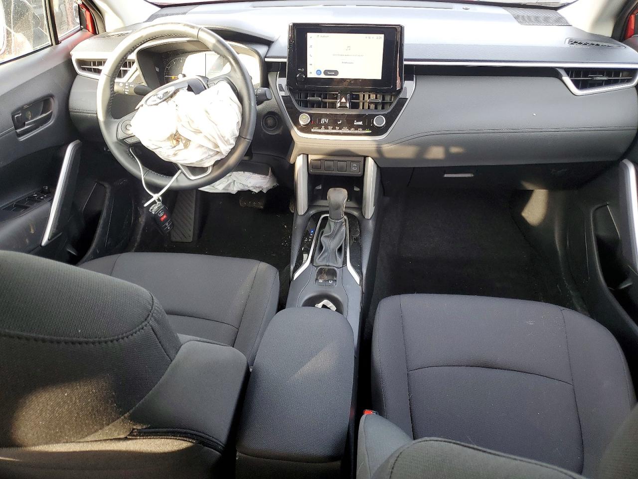 2025 TOYOTA COROLLA CROSS LE photo 8