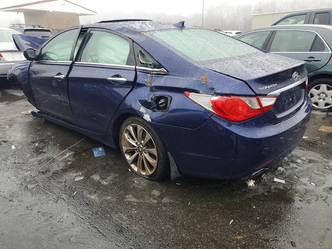 2013 HYUNDAI SONATA SE photo 2
