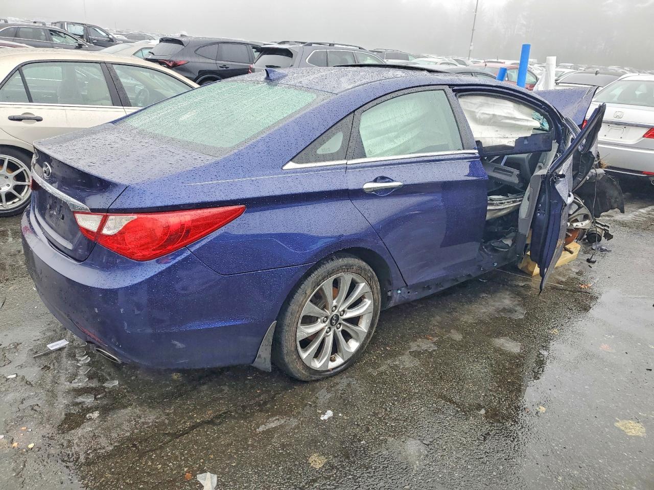 2013 HYUNDAI SONATA SE photo 3