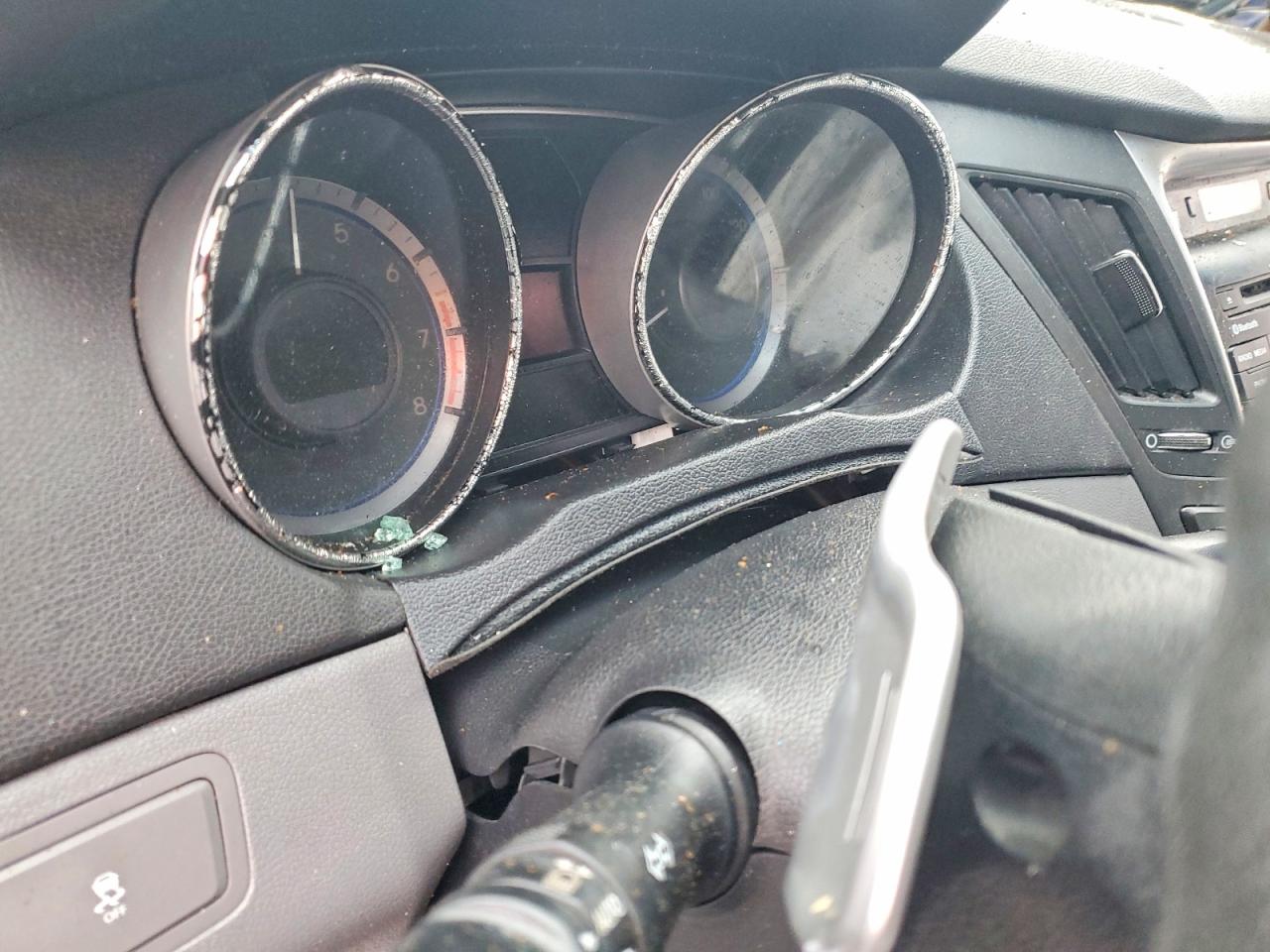 2013 HYUNDAI SONATA SE photo 9