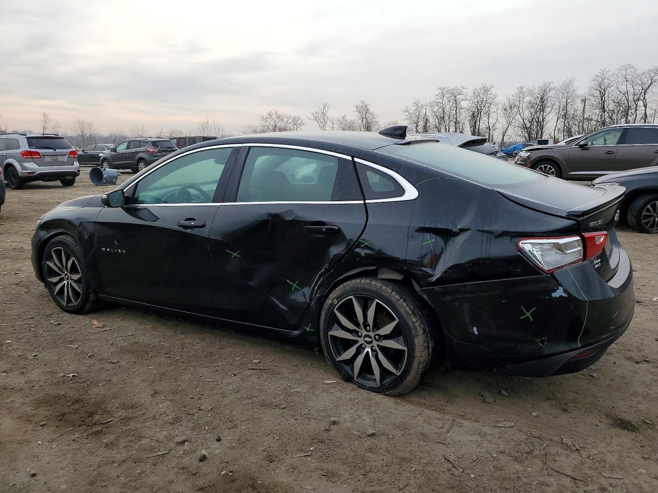 2017 CHEVROLET MALIBU LT photo 2