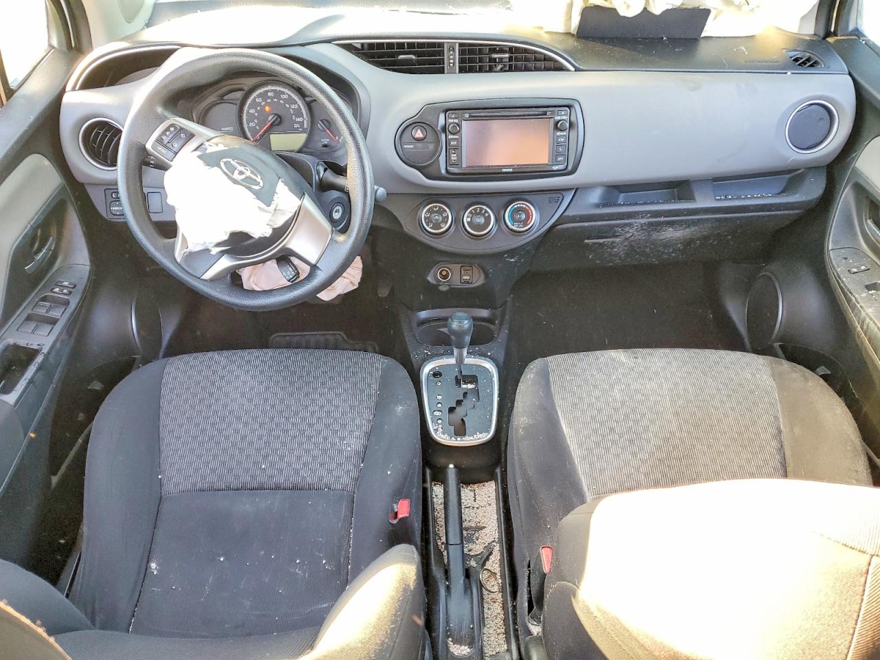 2016 TOYOTA YARIS L photo 8