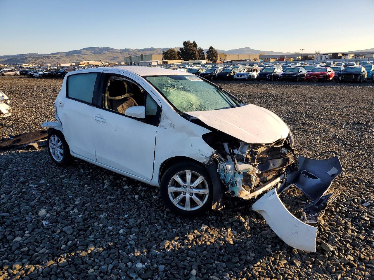 2016 TOYOTA YARIS L photo 4