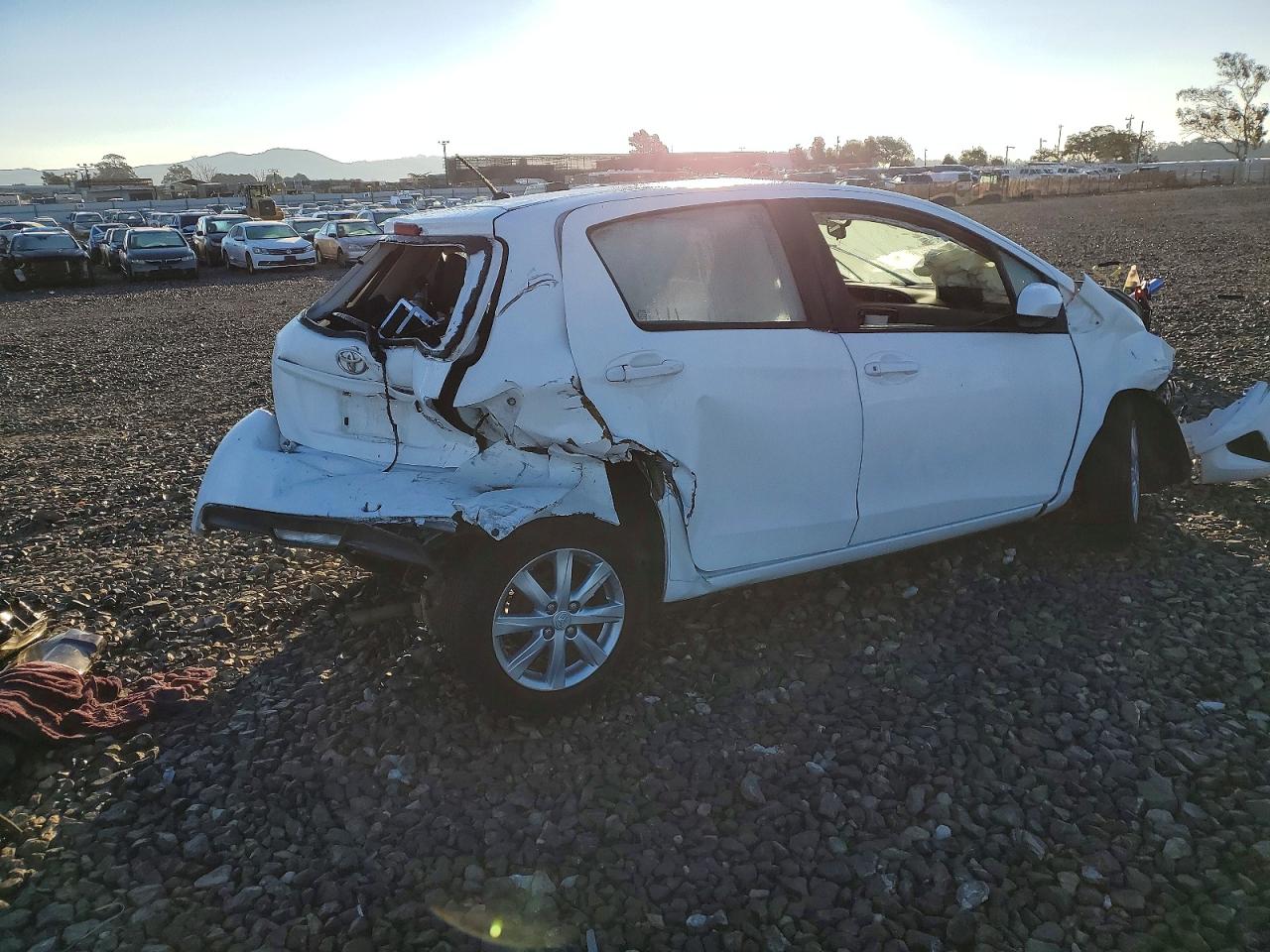 2016 TOYOTA YARIS L photo 3
