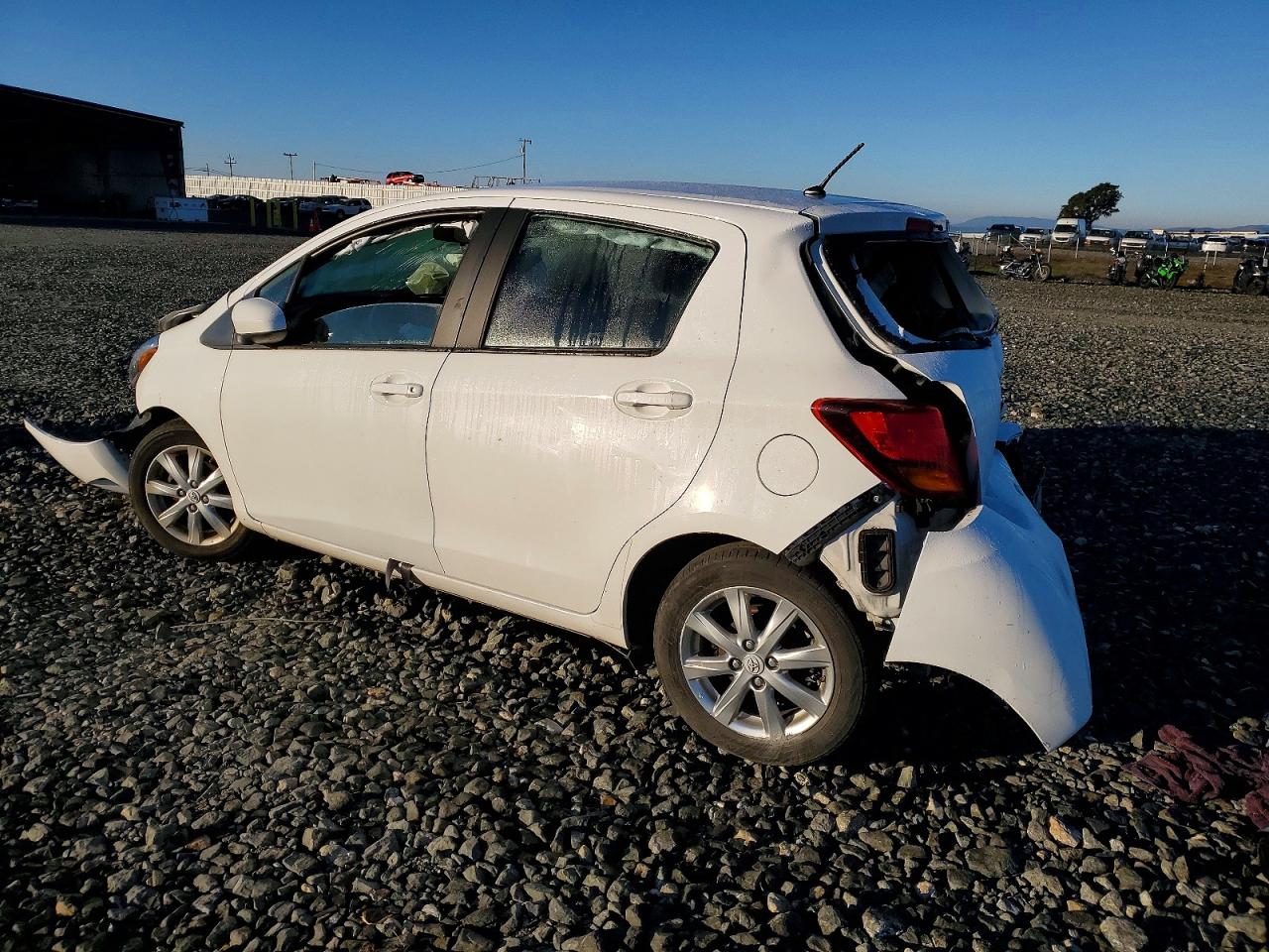 2016 TOYOTA YARIS L photo 2