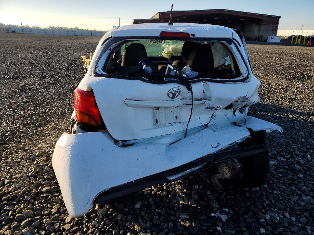 2016 TOYOTA YARIS L photo 6