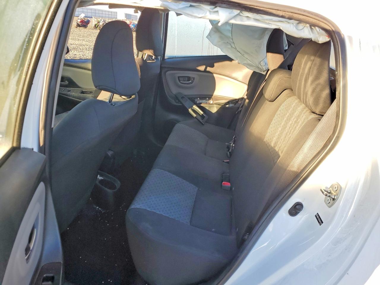2016 TOYOTA YARIS L photo 10