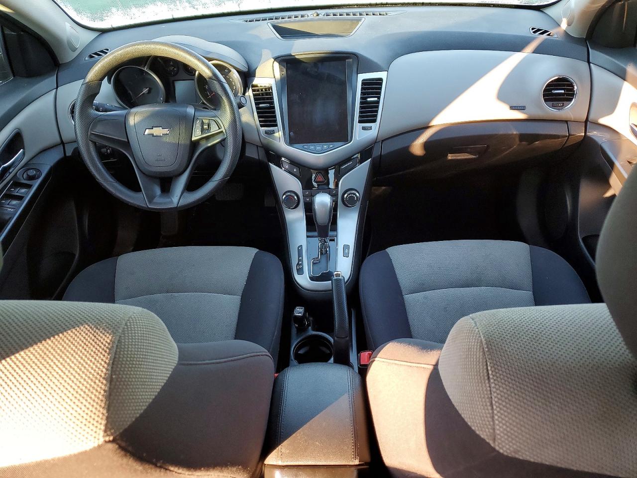 2013 CHEVROLET CRUZE LS photo 8