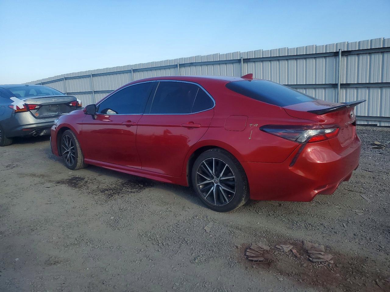 2021 TOYOTA CAMRY SE photo 2