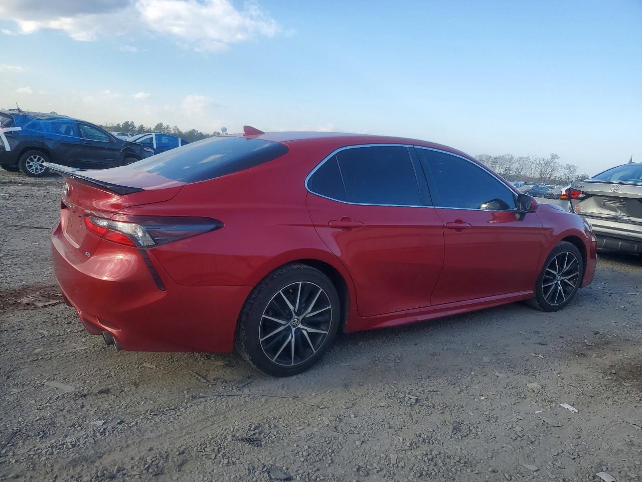 2021 TOYOTA CAMRY SE photo 3