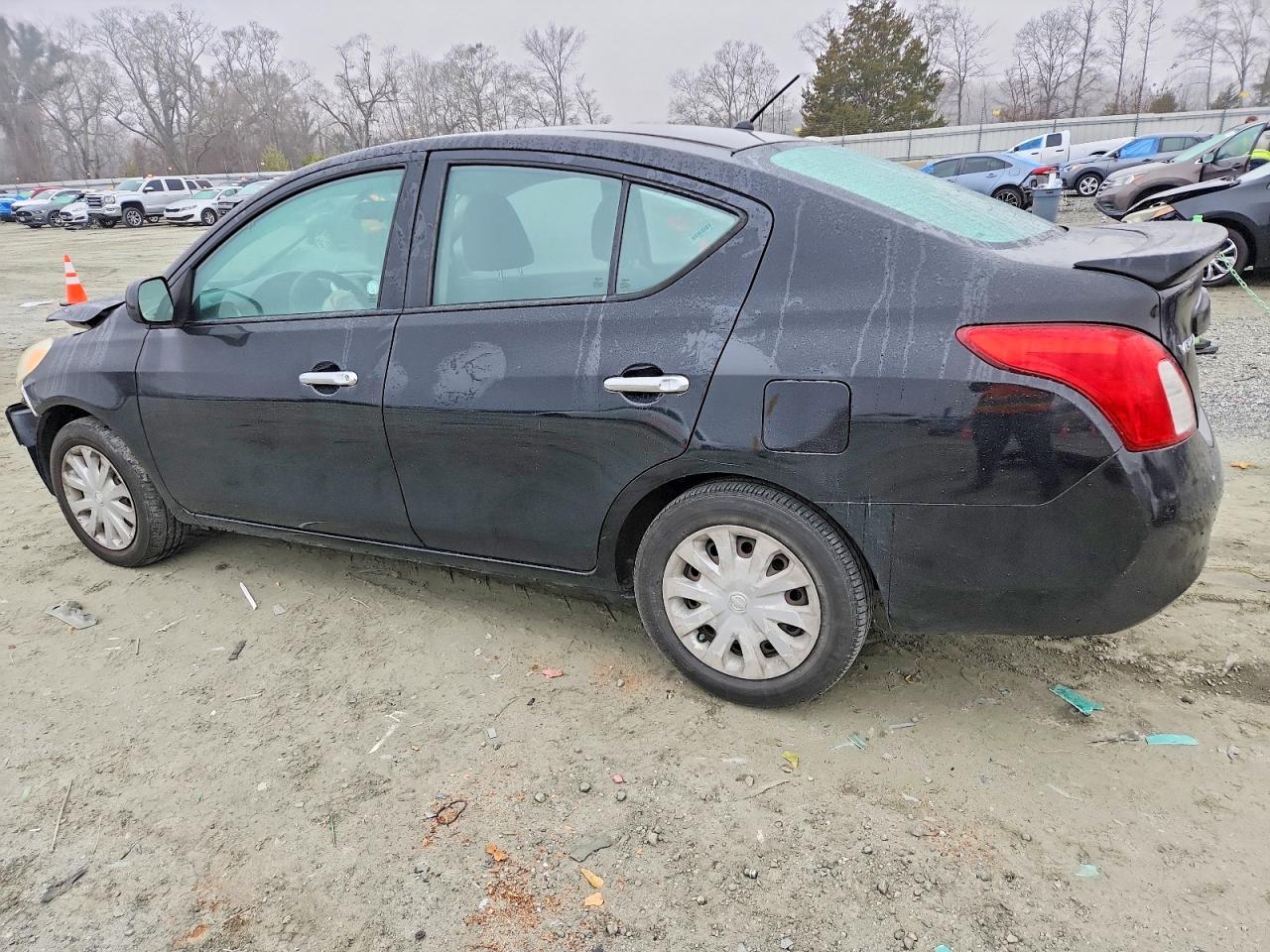 2014 NISSAN VERSA S photo 2