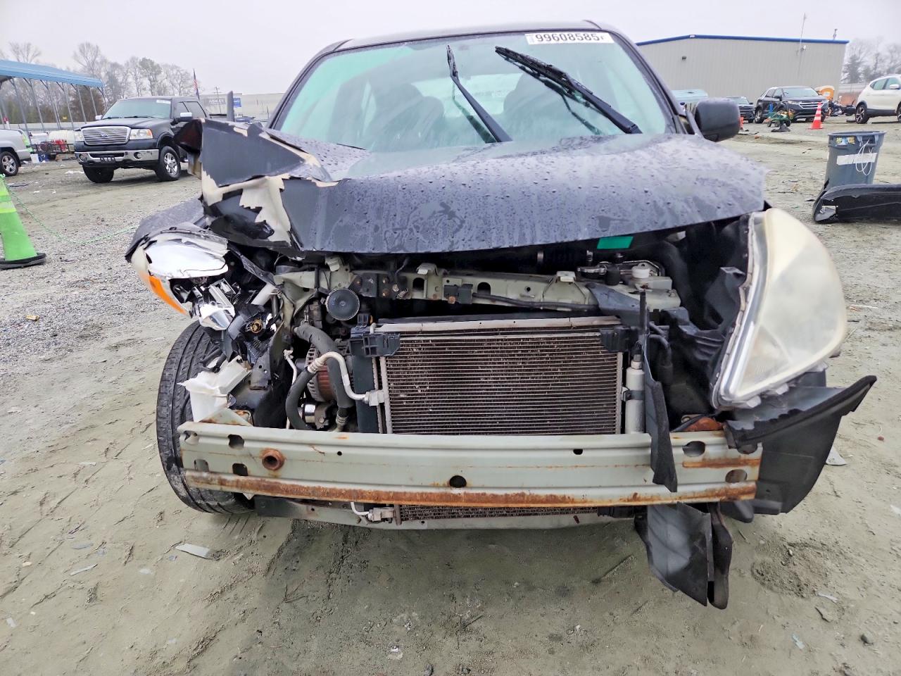 2014 NISSAN VERSA S photo 5