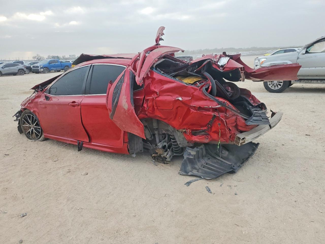2021 TOYOTA CAMRY SE photo 2