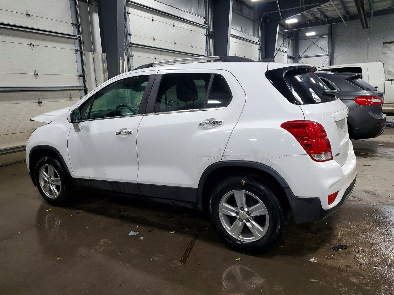 2018 CHEVROLET TRAX 1LT photo 2