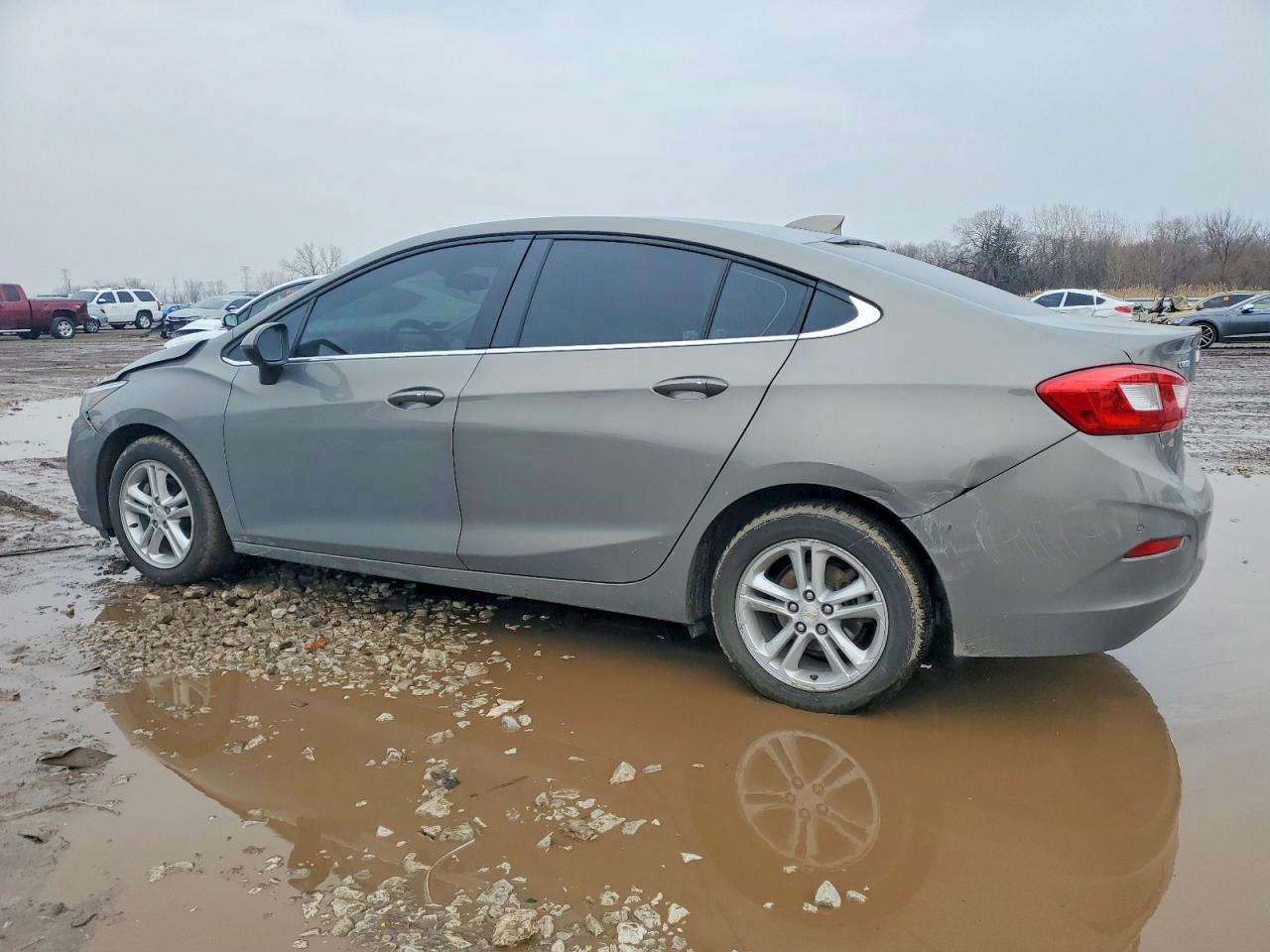2017 CHEVROLET CRUZE LT photo 2