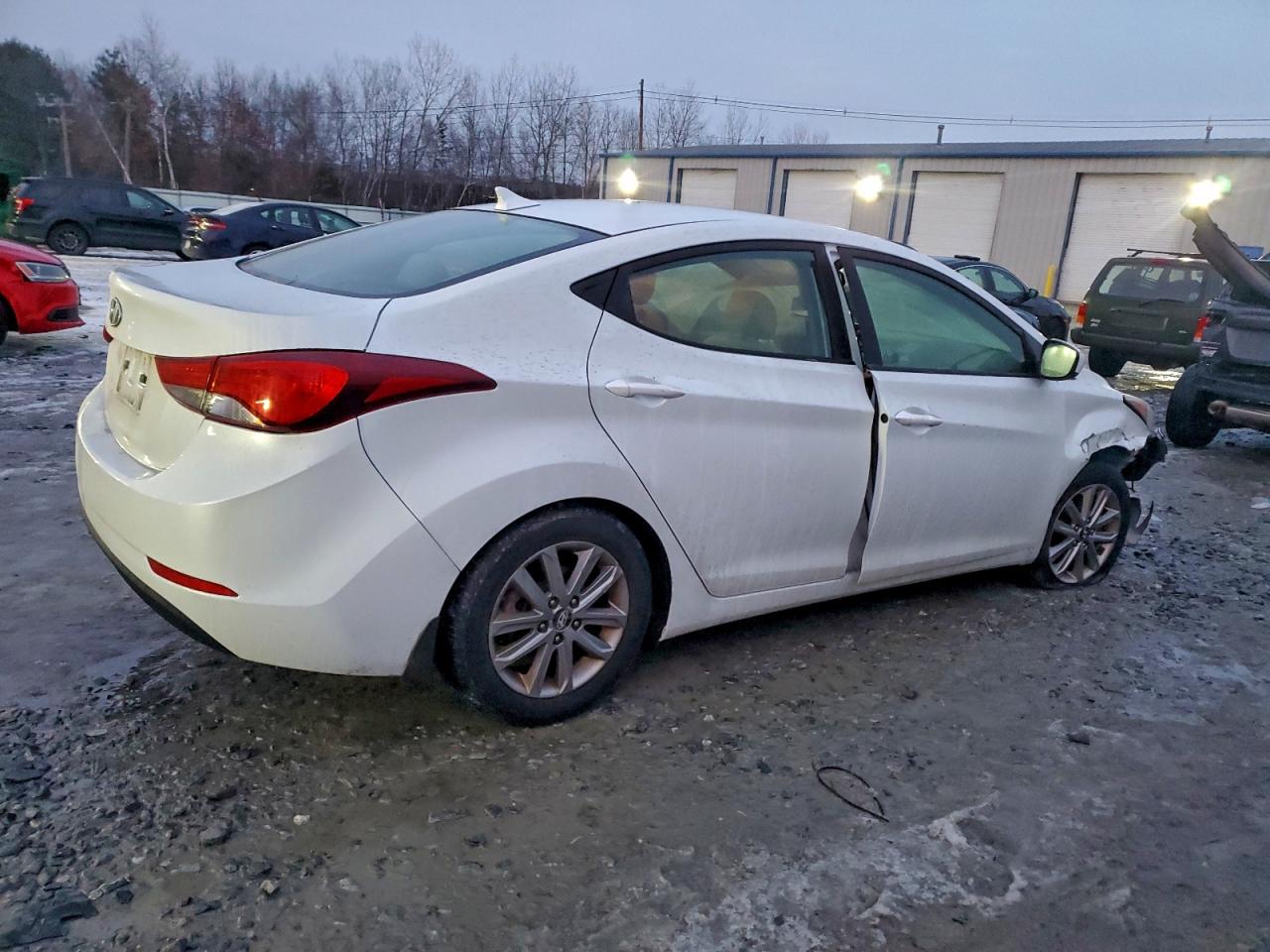 2015 HYUNDAI ELANTRA SE photo 3