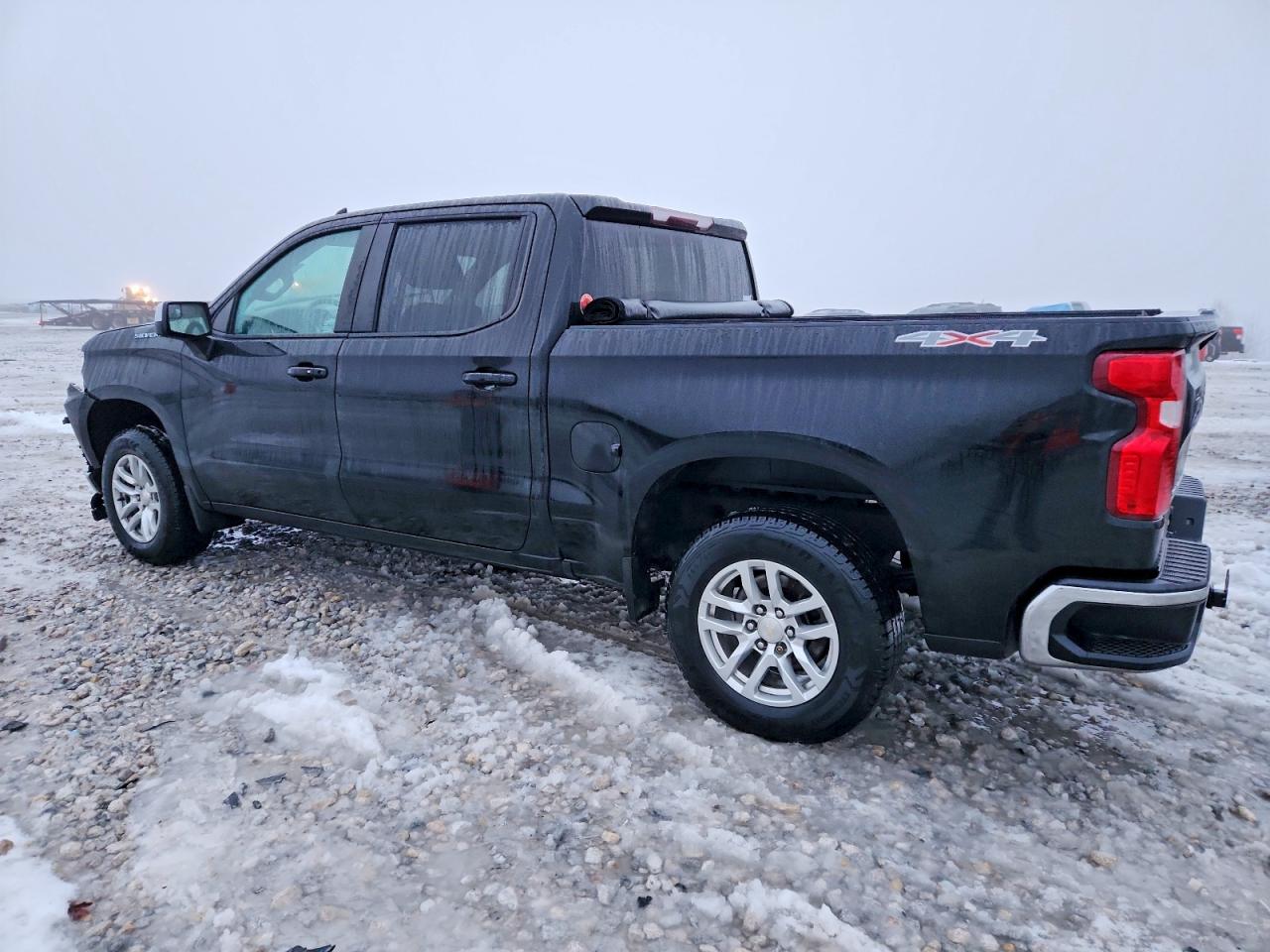 2020 CHEVROLET SILVERADO K1500 LT photo 2