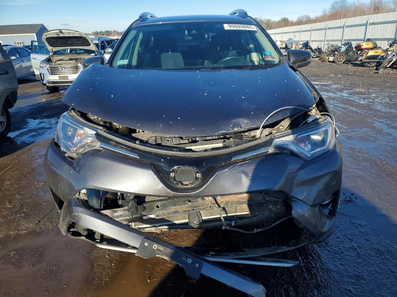 2017 TOYOTA RAV4 XLE photo 5